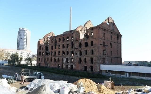 抵抗|法国人很尴尬,二战中这座大楼,坚守时间比法国抵抗时间都长16天