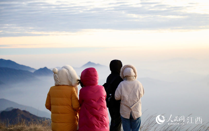 景观|江西萍乡武功山：云海瀑布胜景 宛若人间仙境