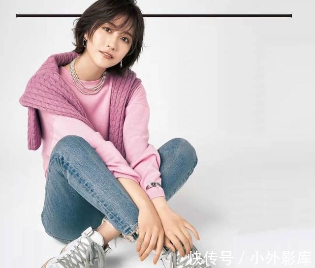 叠穿 必学!初秋针织衫的“个性叠穿”法,穿衣小白瞬间晋级时髦精!