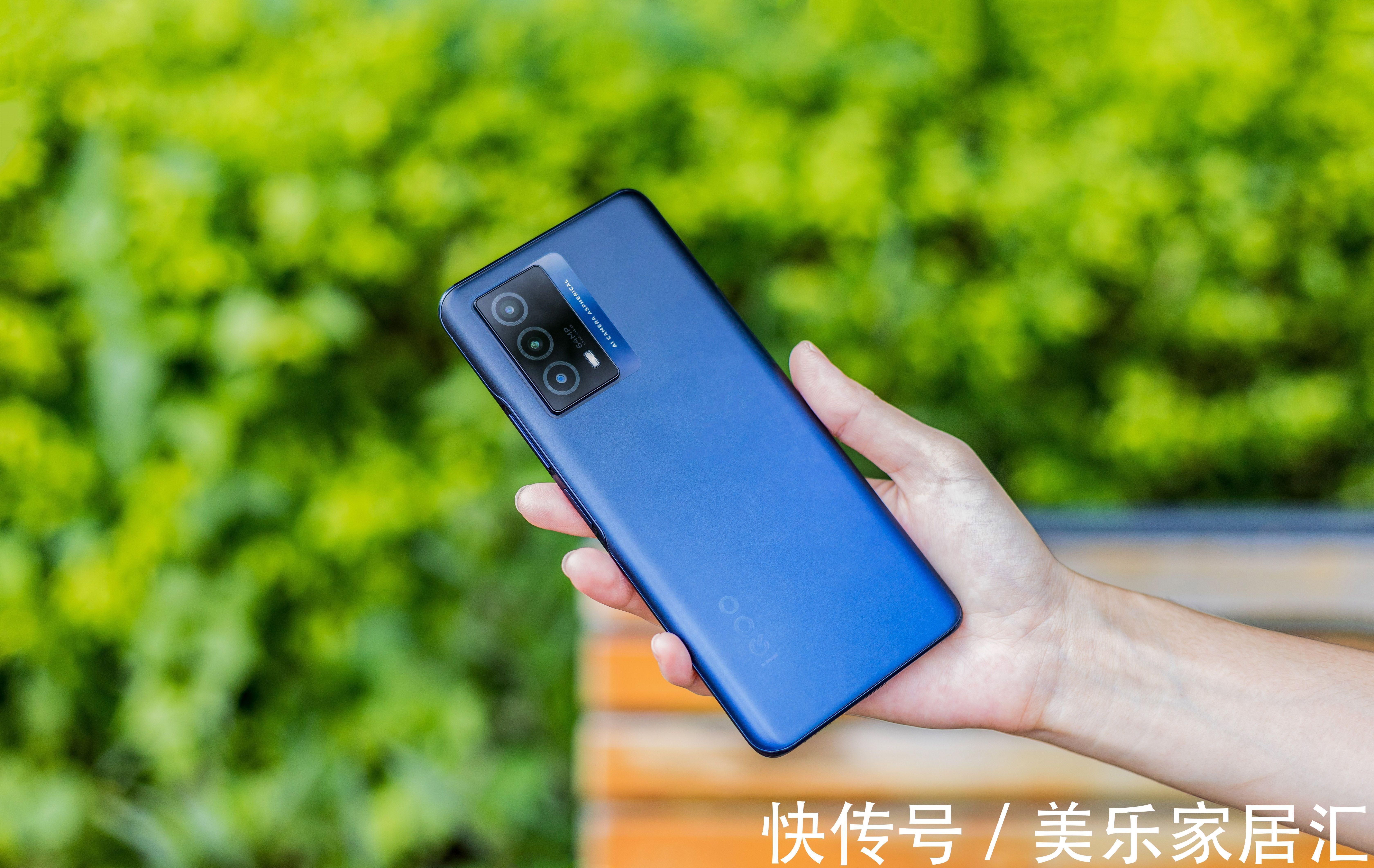 pdd|比骁龙888Plus还快?iQOOZ5闪存性能测速破纪录了