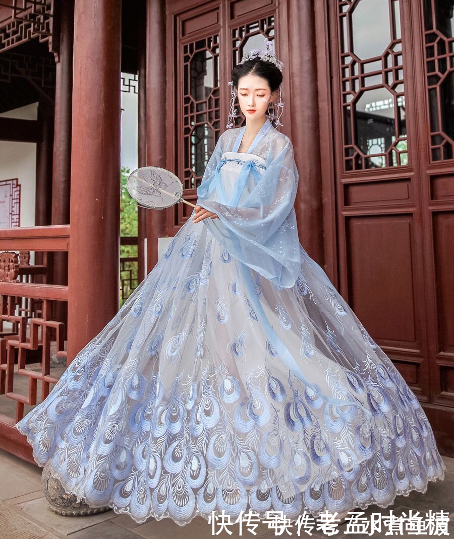 路人|最近火了一种“孔雀”汉服,路人觉得很漂亮,同袍看了却直呼尴尬