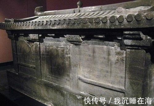 古墓&古墓棺椁上写着“开者即死”,考古工作者冒险打开,诅咒灵验了吗