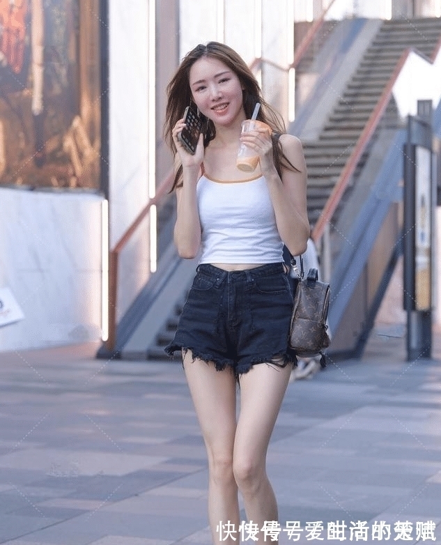 小鞋子 背心牛仔裤搭配超可爱高跟鞋,甜美清纯,休闲舒适