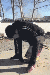 |搞笑GIF：这一跳我给99分，剩下的一份给撑杆！