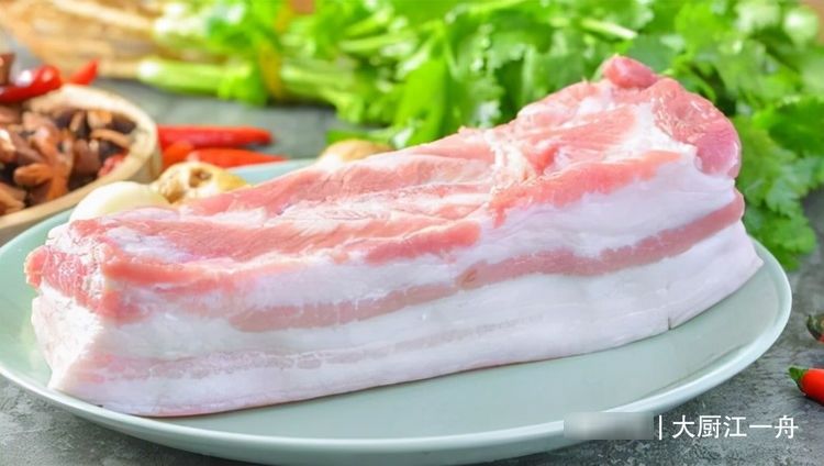 买猪肉时，这4个部位不划算，价格高肉质差不好吃，很多人还在买