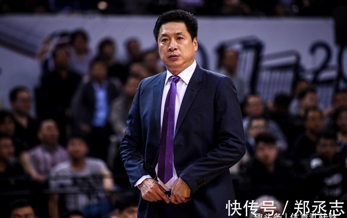 韩德君|CBA三消息:韩德君准时复出,徐长锁保住帅位,李春江大调整球队