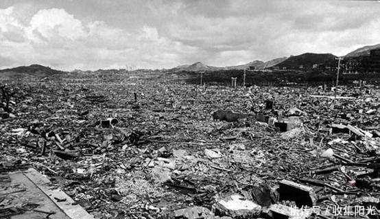日本|原子弹爆炸后日本是怎样的最著名照片男孩背已死弟弟去火葬场