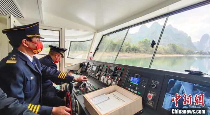 桂林漓江首艘五星级新能源豪华游船正式开航