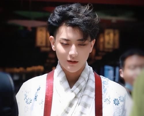 楊紫錄制新綜藝,一個舉動曝光嘉賓陣容,看到人選追定了