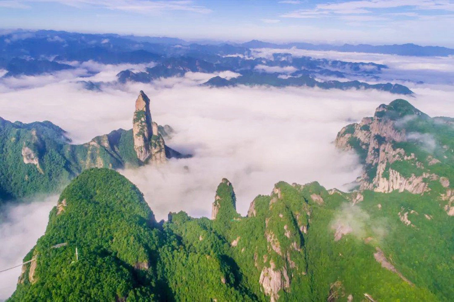 台州有一处“神仙居住”的地方，内有八大景，李白曾写诗赞叹