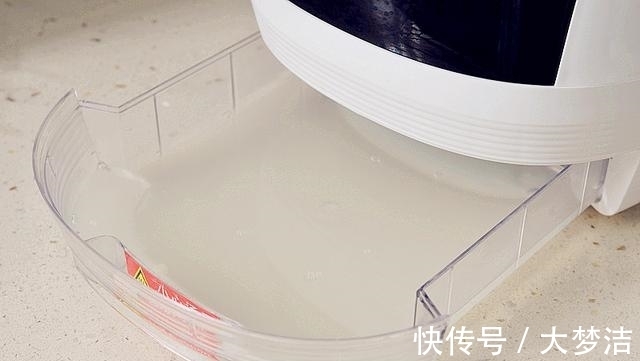 一杯糯米一碗红豆,蒸熟加搅拌,即成又香又软的糯米糕,再不用买