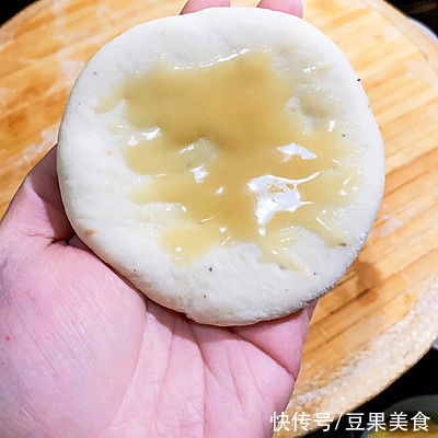 分享给你们我家祖传的口袋饼的做法，一般人我不告诉他