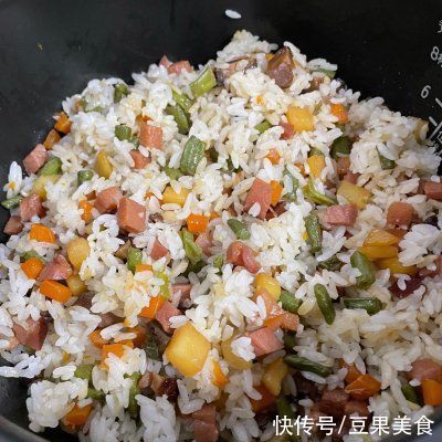 腊肉|好吃的腊肉豆角焖饭,是不是很有食欲呀