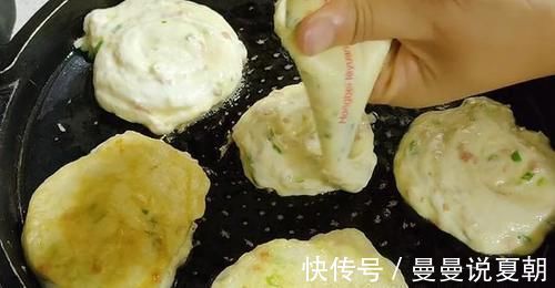 搅拌均匀|懒人早餐饼，不揉面不擀面，鲜香味美，蓬松柔软，五分钟出一锅