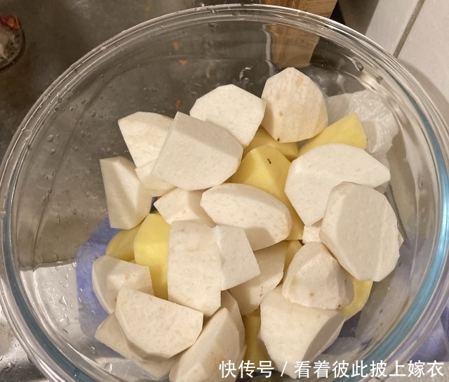 芋儿鸡,鸡肉很鲜嫩,味道非常好