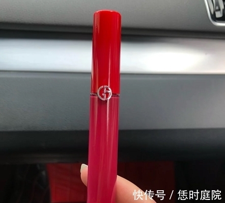 鸡肋 黄黑皮涂上“鸡肋”的大牌口红色号,涂上不好看,搁置又很心疼