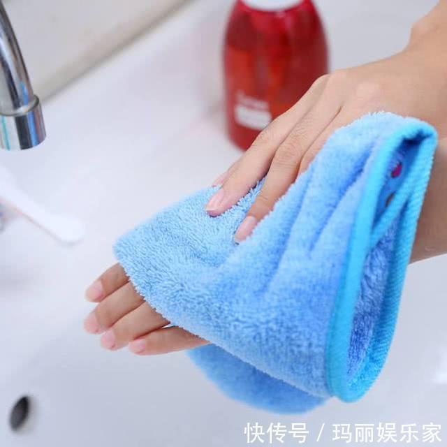 水泡|夏天出汗后，手脚出现水泡是怎么回事不重视可能危害健康