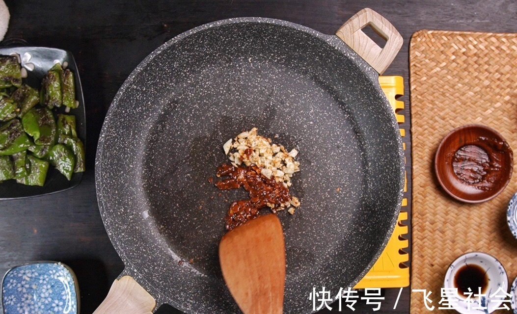 油版|低油版虎皮尖椒,香而不腻,鲜香四溢