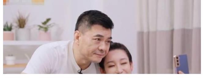 邹凯|42岁秦海璐，生活不能自理，如今王新军包揽家务贴身伺候