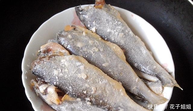 小黄鱼干煎后加一步,变身咸鲜微辣色香诱人的干烧小黄鱼