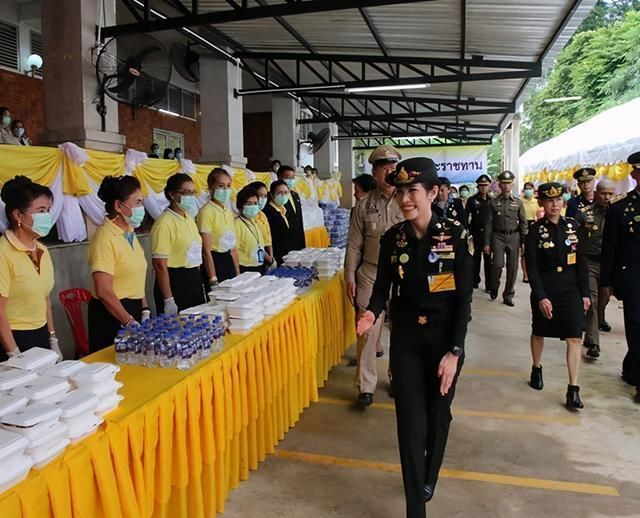 诗妮娜贵妃归来后首次穿军装亮相傲娇样回来了,灭了苏提达威风