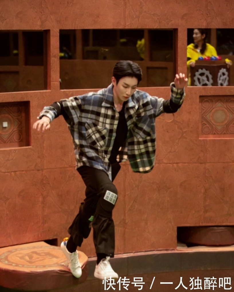 石头城|《疯狂的麦咭8》黄奕暖心护娃有点甜,创造营人气选手解锁闯关神操作