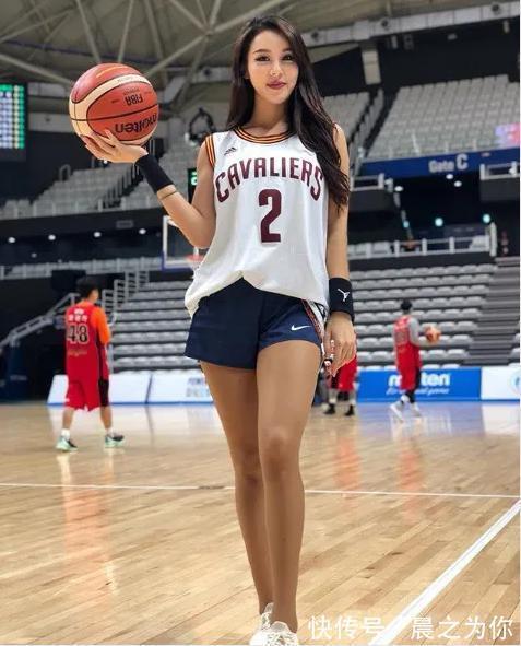 达人|38岁瑜伽达人撩走26岁鲜肉，身材超棒，保养秘籍是自律