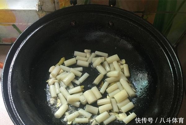 端午前最该吃它,是“穷人的阿胶”,3块钱一斤,女人常吃腰不疼!