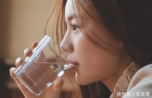 洁面乳|想要''0毛孔“摆脱草莓鼻,坚持这几点,让你也肤若凝脂!