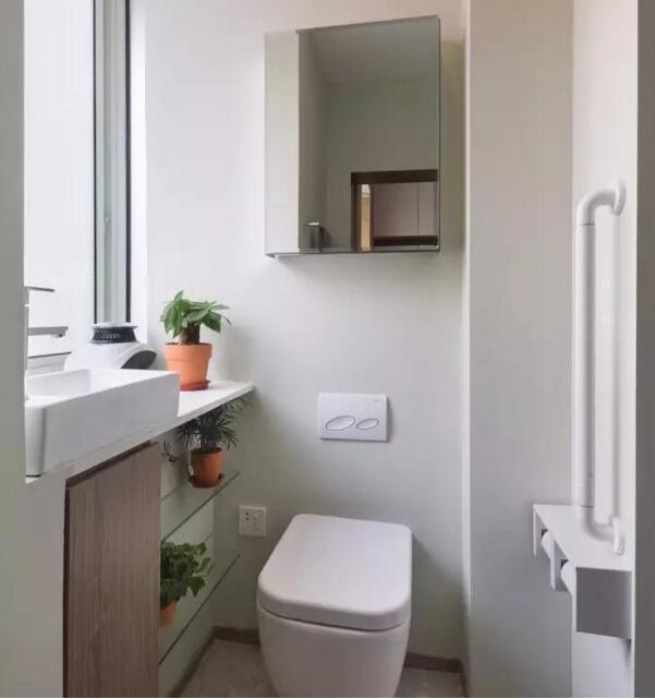 卫生间|60㎡老破屋一半住四代人一半存物，卫生间居然在厨房，狗窝变金窝