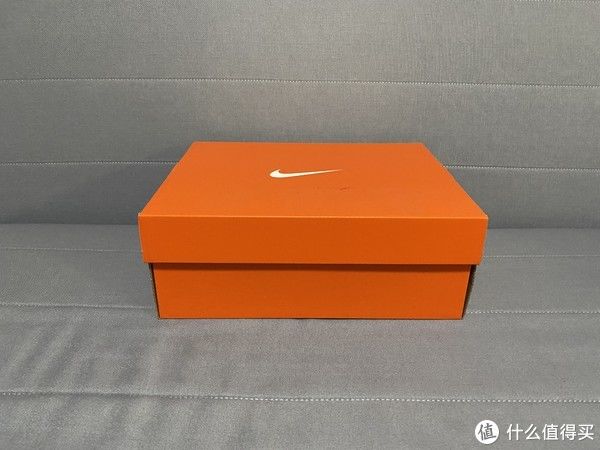 过年给小朋友买双鸳鸯颜色的Nike Team Hustle D 9