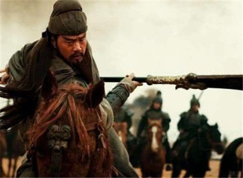 关羽|关羽是怎样斩颜良的正史老老实实的记载，却比演义还吓人