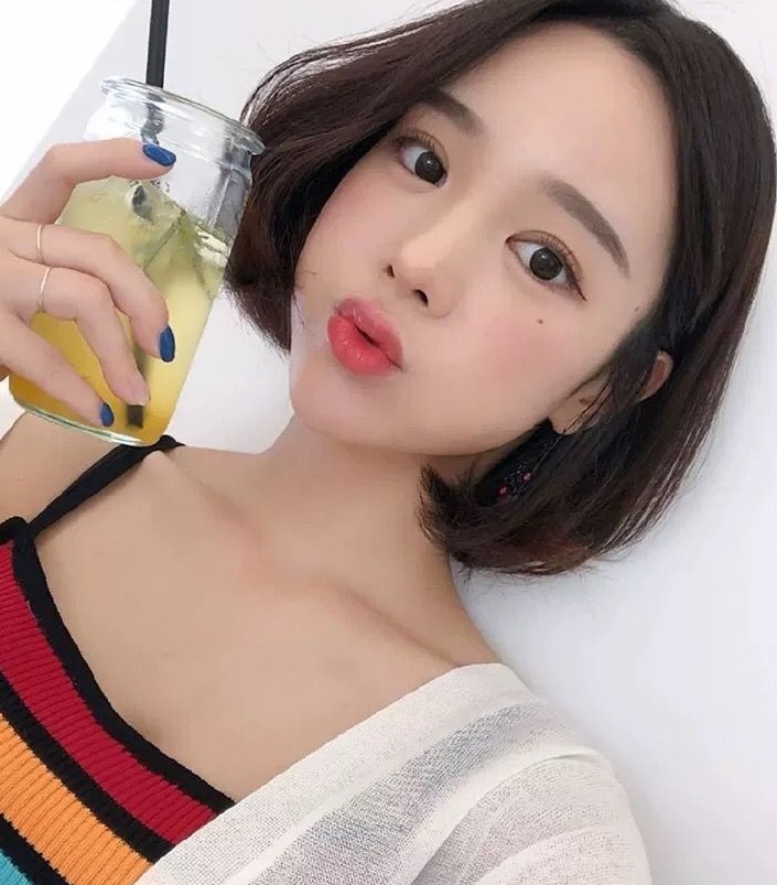 下巴 今年超火的“下巴烫”发型,显脸小又时髦,简直美翻了