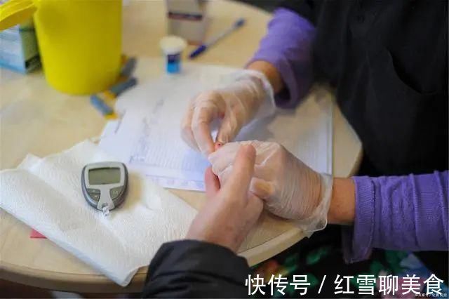 血糖|45岁男子糖尿病入院,肾衰去世,医生:1事放纵,血糖易“飙升”