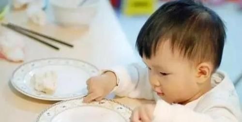 乳牙|8岁男童长出“双排牙”,被拔掉时疼哭了,得知原因后奶奶崩溃