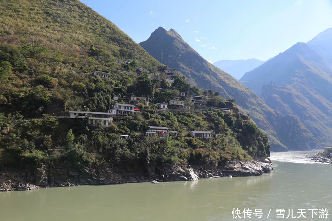 怒江峡谷内素有，十里不同天，万物在一山，之说