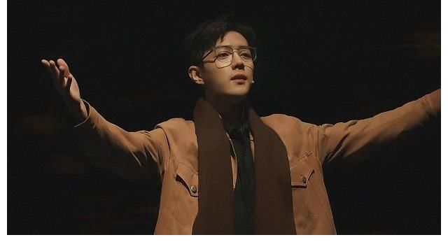 舞台|肖战出圈之舞台获业内高度赞赏：他在演绎自己，将观众带入异时空