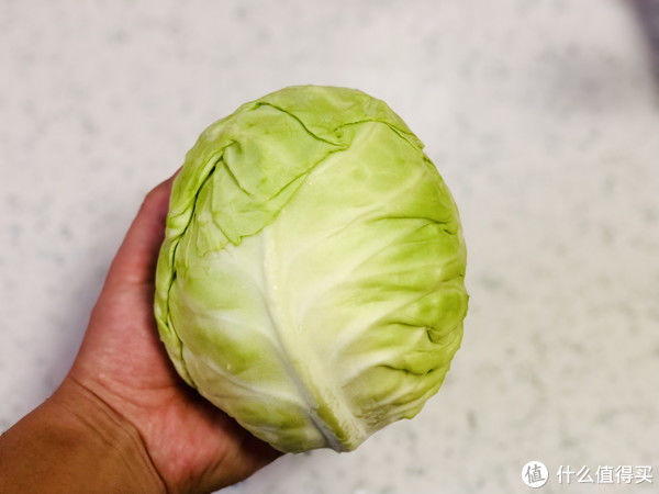 干辣椒|做手撕包菜，应该焯水还是过油？教你正确做法，爽脆清甜还不出水