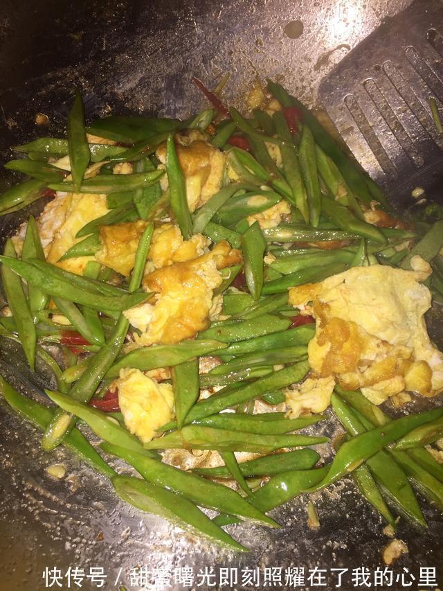 2把干挂面，1碗料汁，也能分分钟做“焖面”，家人都爱吃