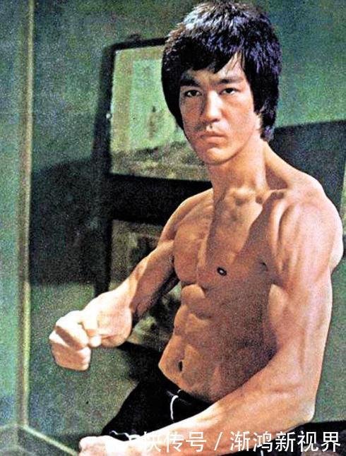 还记得发誓成为李小龙,练就一身腹肌的