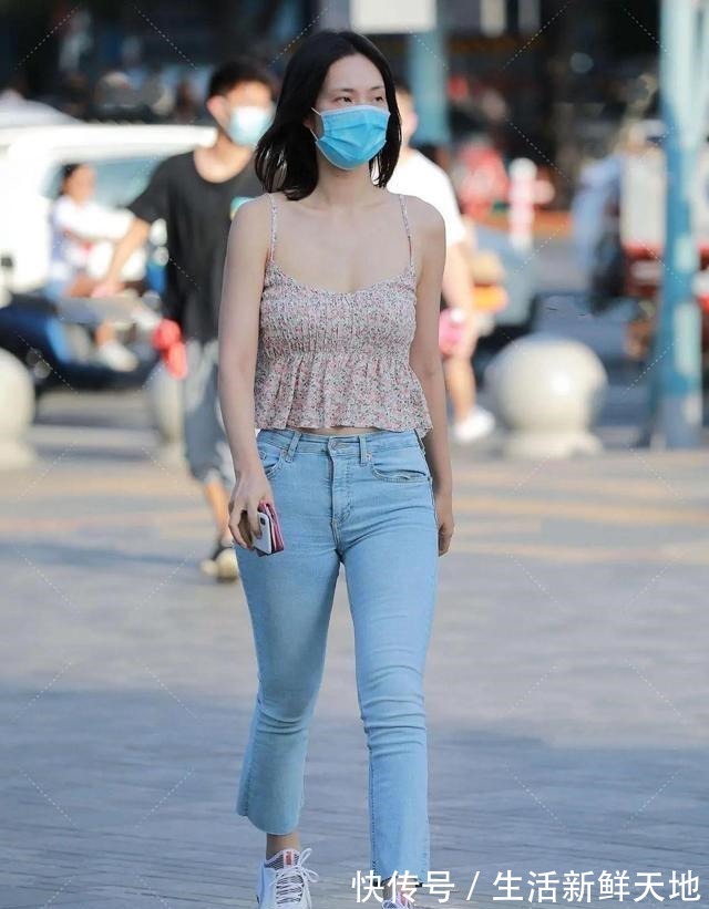 时尚美 打底裤的穿搭展现恰到好处的时尚美,格外讨人喜爱!