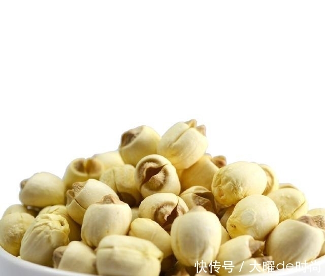 黑木耳|这5种食物虽然长得丑,女人每天吃一点,排出毒素更显年轻态