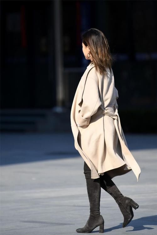 春天 风衣搭配长靴,总是能搭配,出一点小资的味道!