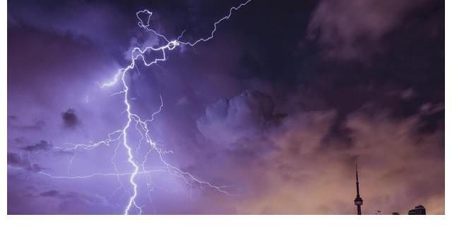 翻白眼|黄子韬拿出300万被称“内娱顶流”,路人:枪打出头鸟,让人堵心