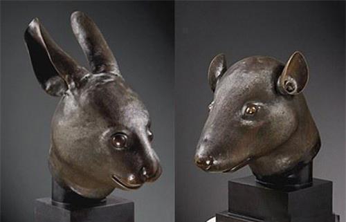 他27亿拍下圆明园2尊兽首,无偿捐国家,事后才知他赖账没付钱