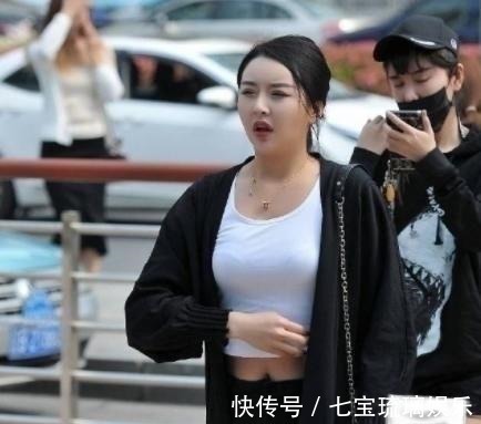 小姐姐 黑白经典穿搭,简约不失优雅,散发出浓浓的女人味