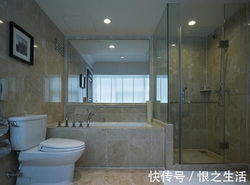 那些事|越来越多人不做淋浴房了,直接用砖砌一堵矮墙,太聪明了