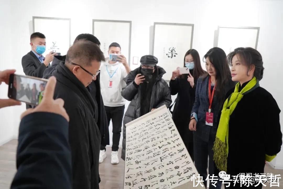 书法&身为中书协理事、国家画院院长的曾来德捧高了刘晓庆拉低了自己