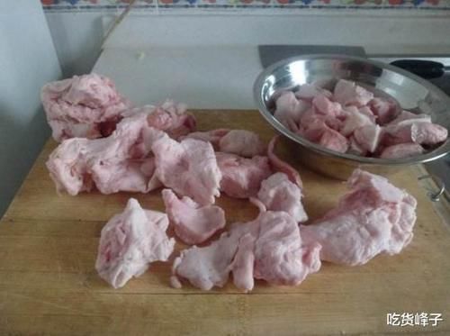 目的|天冷熬猪油,记住“放4样”,猪油雪白无腥味,放一年不会坏!