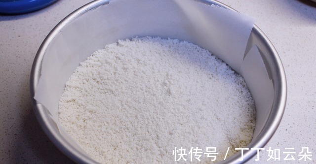 一出锅就满屋飘香的桂花糕，口感细腻香甜，入口即化！